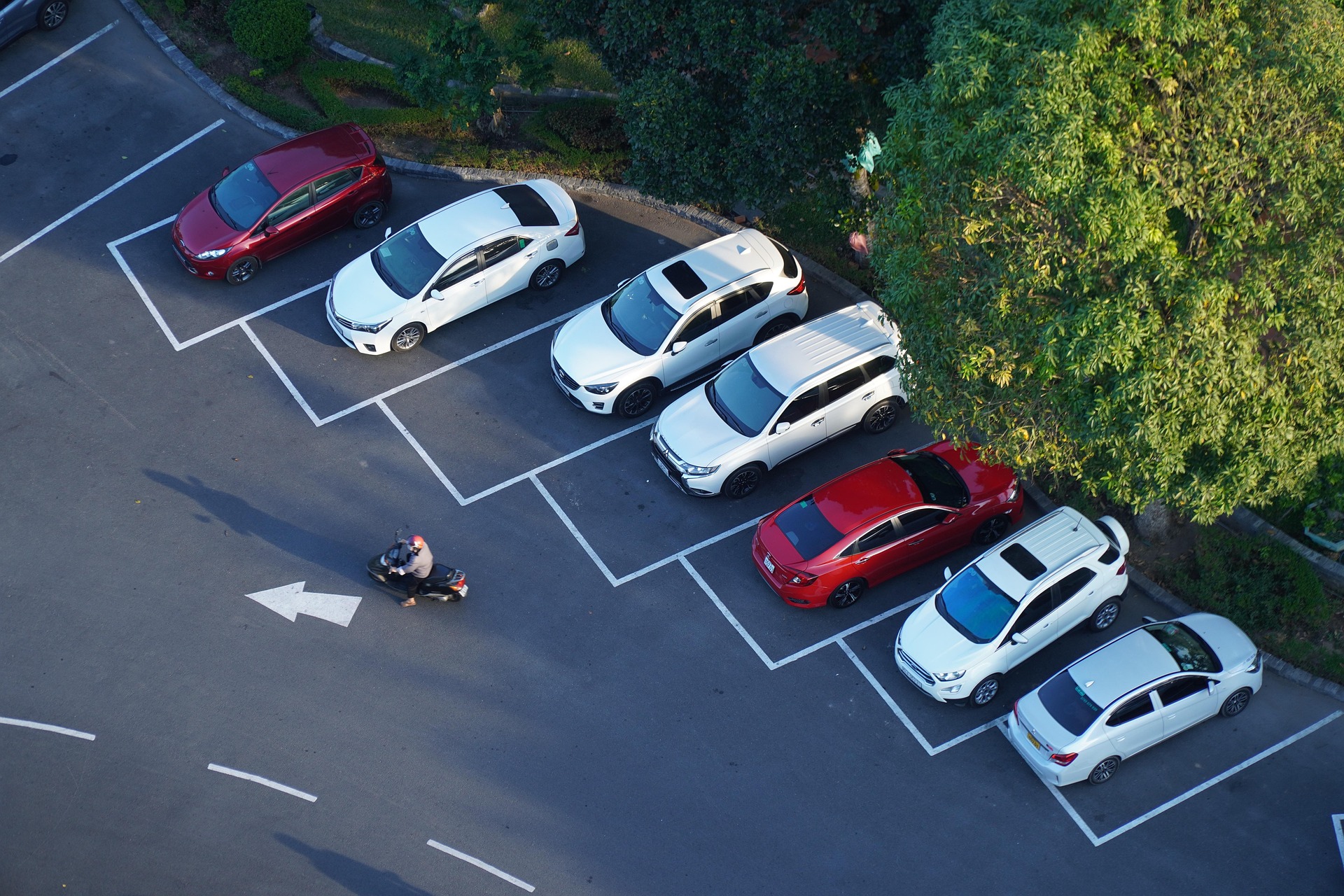 aerial pic of parked cars